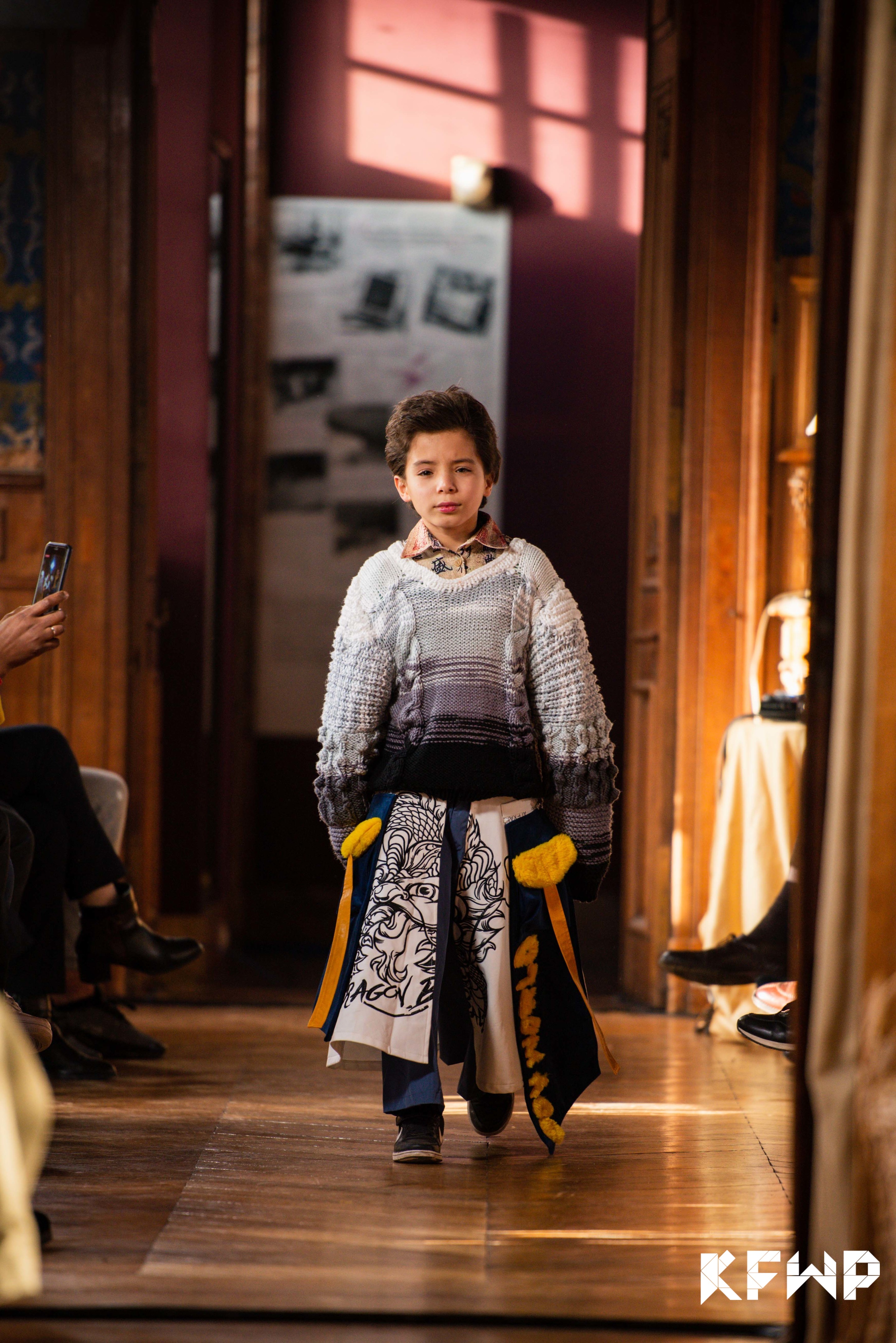 Figure 9 Student children's clothing design works make their debut at Paris Fashion Week.jpg