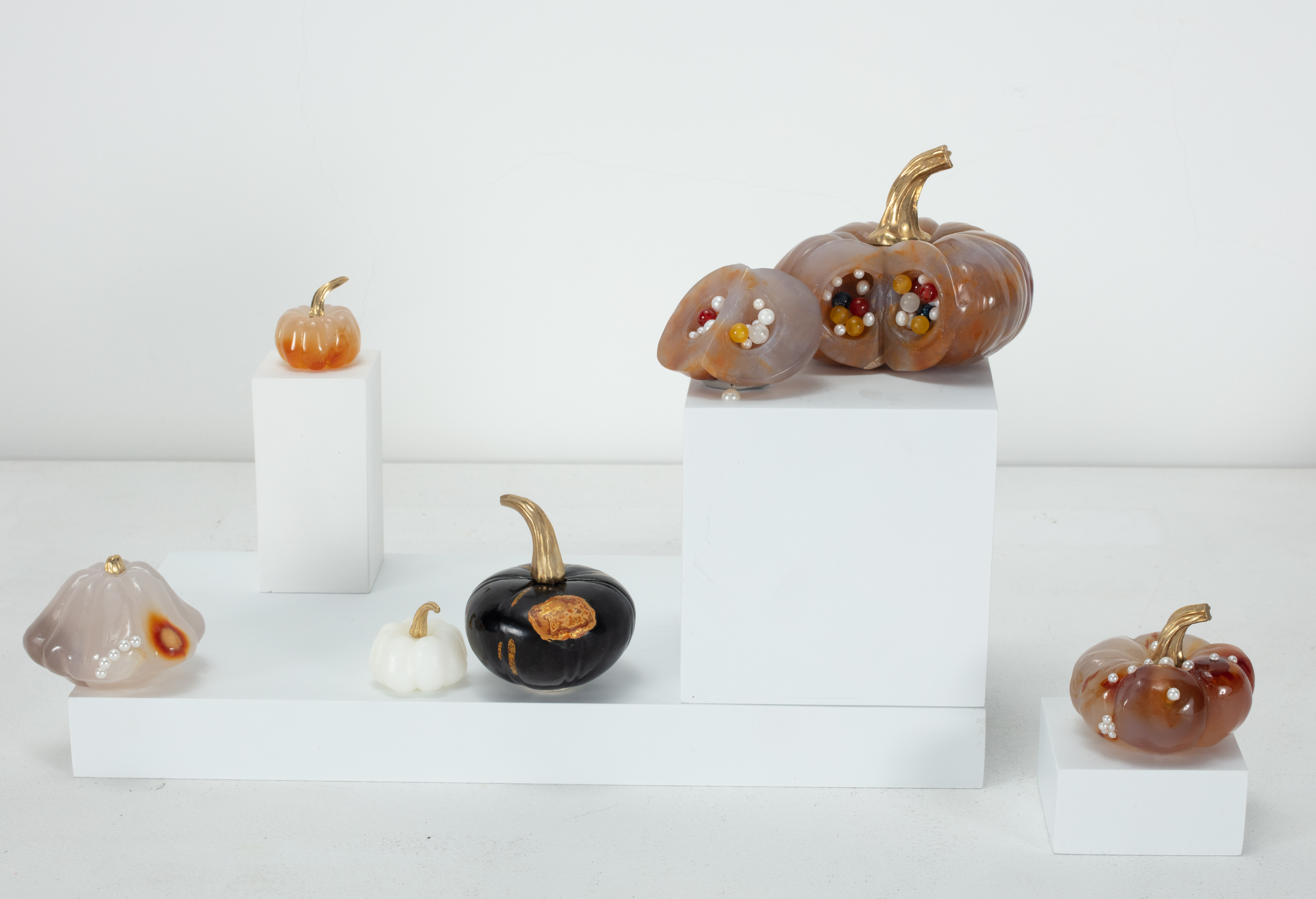 Figure 11 Jade carving works ' new clothes'  Lin Shifang.jpg