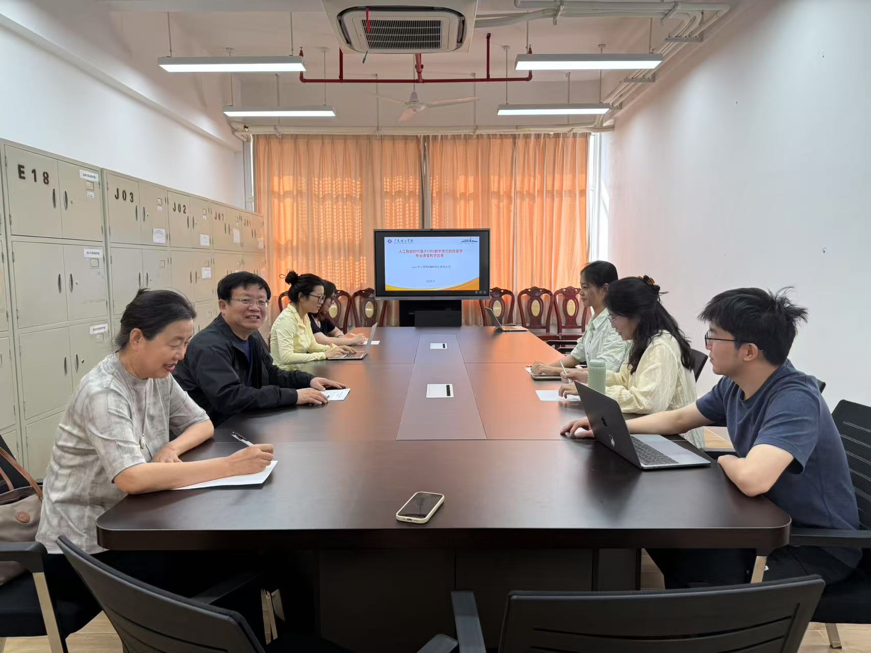 会议照片2.jpg 会议照片2.jpg