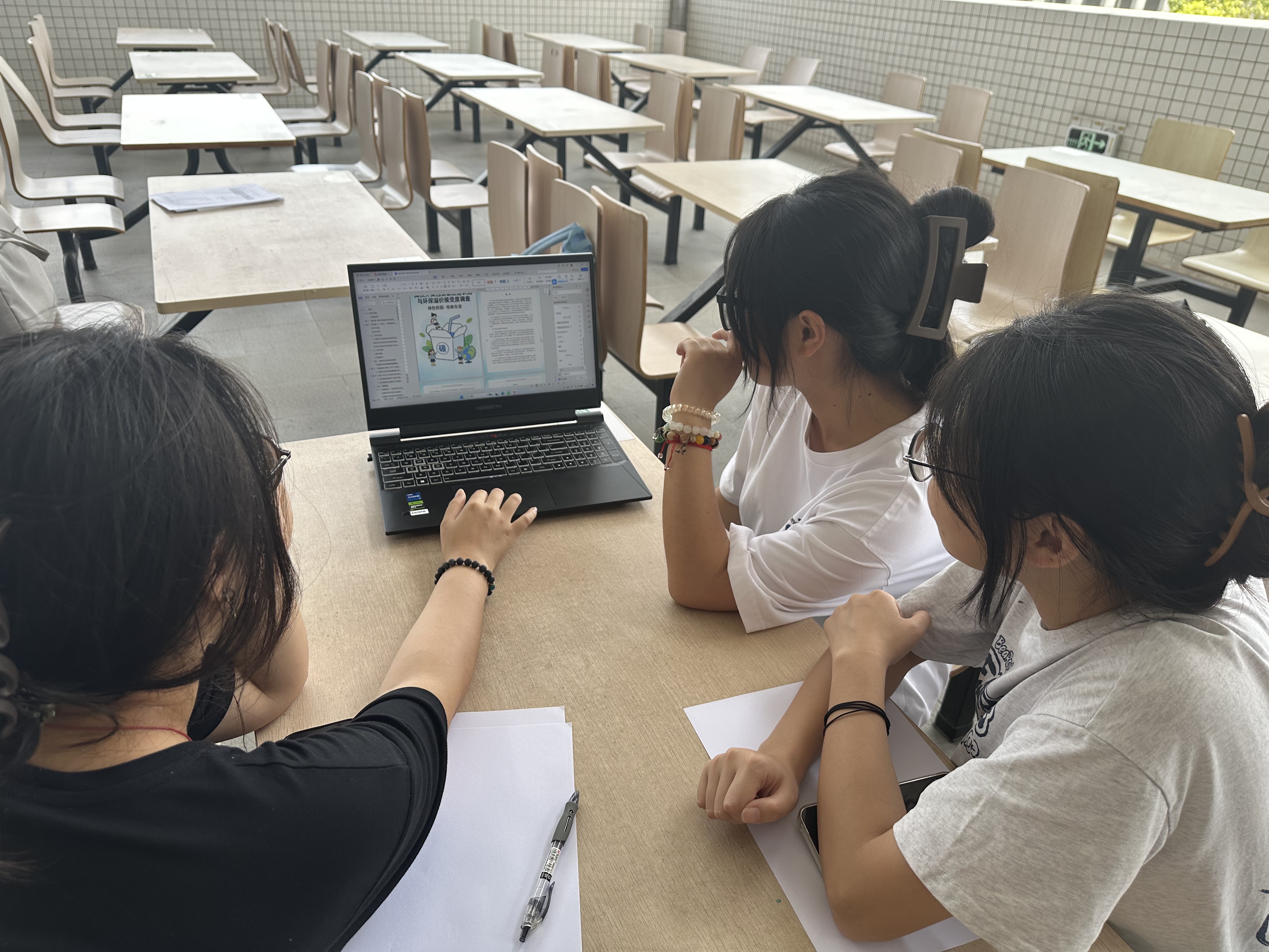 Fig5.Students Participating in the Market Research Competition.jpg Fig5.Students Participating in the Market Research Competition.jpg